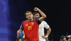 FOTOGRAFÍA. ATLANTA (ESTADO DE GEORGIA) ESTADOS UNIDOS DE AMÉRICA, EEUU, 21 DE JUNIO DE 2026. Lo resolvió un sobresaliente Oyarzabal. El delantero de la selección española Mikel Oyarzábal (i) celebra tras marcar el segundo gol del partido del Mundial 2026 entre España y Arabia Saudí, este domingo en Atlanta (Estado de Georgia) Estados Unidos de América, EEUU. Efe