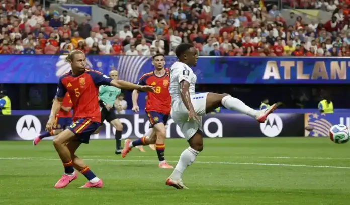 Los críticos de la Selección no son españoles, Marcos Llorente Moreno, Mundial 2026 FOTOGRAFÍA. ATLANTA (ESTADO DE GEORGIA) ESTADOS UNIDOS DE AMÉRICA, EEUU, 15 DE JUNIO DE 2026. Los críticos de la Selección no son españoles. El defensa de España Marcos Llorente Moreno (izda) pelea por el balón con el jugador de Cabo Verde Jovane Cabral durante el partido del grupo H del Mundial 2026 entre España y Cabo Verde, en el Estadio Atlanta. Efe