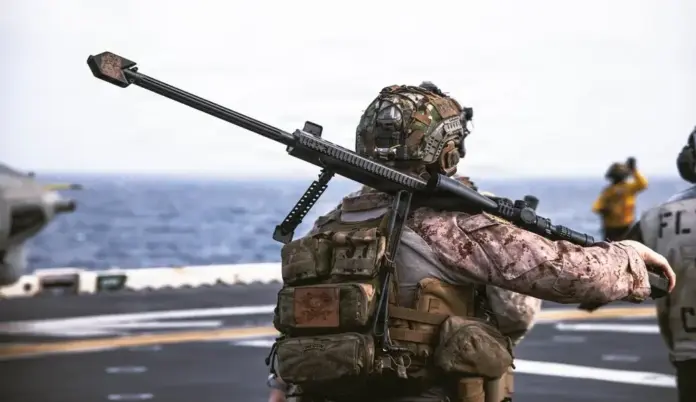 Marines de EEUU con 31ª Unidad Expedicionaria de Marines cargan a bordo de UH-1Y Venom en el USS Tripoli, EEUU investiga la causa de la caída del AH-64 Apache estrellado en Omán (3) FOTOGRAFÍA. ESTRECHO DE ORMUZ (AGUAS INTERNACIONALES), 09 DE JUNIO DE 2026. EEUU investiga la causa de la caída del AH-64 Apache estrellado en Omán. Marines de los Estados Unidos con la 31.ª Unidad Expedicionaria de Marines cargan a bordo de un UH-1Y Venom en el USS Tripoli (LHA 7) para realizar entrenamiento de francotiradores aéreos y apoyo aéreo cercano mientras transitan por aguas regionales. Lasvocesdelpueblo (Ñ Pueblo)
