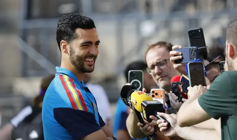 FOTOGRAFÍA. ATLANTA (GEORGIA) ESTADOS UNIDOS DE AMÉRICA, EEUU, 14 DE JUNIO DE 2026. Merino: El grupo está muy motivado. Mikel Merino Zazón, centrocampista de la selección española, habla con los medios tras el entrenamiento de este domingo, 14 de junio, en Atlanta (Estado de Georgia) Estados Unidos de América, EEUU. Efe