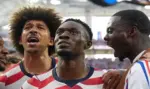 FOTOGRAFÍA. INGLEWOOD (ESTADO DE CALIFORNIA) ESTADOS UNIDOS DE AMÉRICA, EEUU, 12 DE JUNIO DE 2026. Debut mundialista arrollador de EEUU ante Paraguay (4-1). Folarin Balogun (c), de Estados Unidos, celebra un gol con sus compañeros en un partido del grupo D del Mundial de la FIFA 2026 entre Estados Unidos y Paraguay en el estadio SoFi en Los Ángeles (Estados Unidos de América, EEUU). Efe