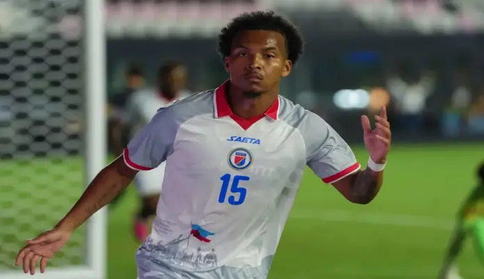 Mundial 2026 Las camisetas prohibidas por la FIFA, Haiti (1) FOTOGRAFÍA. FORT LAUDERDALE (ESTADO DE FLORIDA) ESTADOS UNIDOS DE AMÉRICA, EEUU, 02 DE JUNIO DE 2026. Mundial 2026: Las camisetas prohibidas por la FIFA. El haitiano Ruben Providence celebra un gol en el partido amistoso disputado por su selección contra Nueva Zelanda este martes 2 de junio, previo a la Copa Mundial de Fútbol de 2026, en el Chase Stadium en Fort Lauderdale (Estados Unidos de América, EEUU). Efe