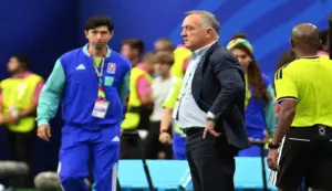 FOTOGRAFÍA. HOUSTON (ESTADO DE TEXAS) ESTADO UNIDOS DE AMÉRICA, EEUU, 14 DE JUNIO DE 2026. Dirk Nicolaas: Alemania fue mejor que nosotros. El seleccionador de Curazao, Dick Advocaat, durante el partido de la fase de grupos de la Copa Mundial de la FIFA 2026 entre Alemania y Curazao, en Houston (EEUU). Efe