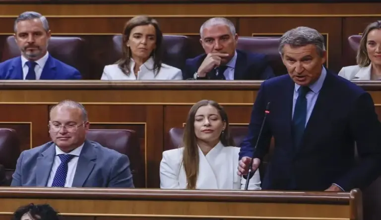 FOTOGRAFÍA. MADRID (ESPAÑA), 17 DE JUNIO DE 2026. El PP denuncia un veto arbitrario de Francina Armengol. El líder del PP, Alberto Núñez Feijóo, durante su intervención este miércoles en la sesión de control al Ejecutivo de Pedro Sánchez Pérez-Castejón. Efe