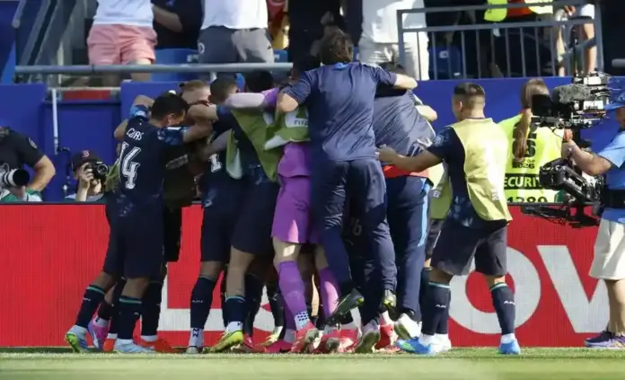 FOTOGRAFÍA. FOXBOROUGH (ESTADO DE MASSACHUSETTS) ESTADOS UNIDOS DE AMÉRICA, EEUU, 29 DE JUNIO DE 2026. Paraguay elimina a Alemania EN penaltis 1-1 (3-4). Jugadores de Paraguay celebran la clasificación a octavos de final del Mundial 2026 tras eliminar a Alemania. Efe