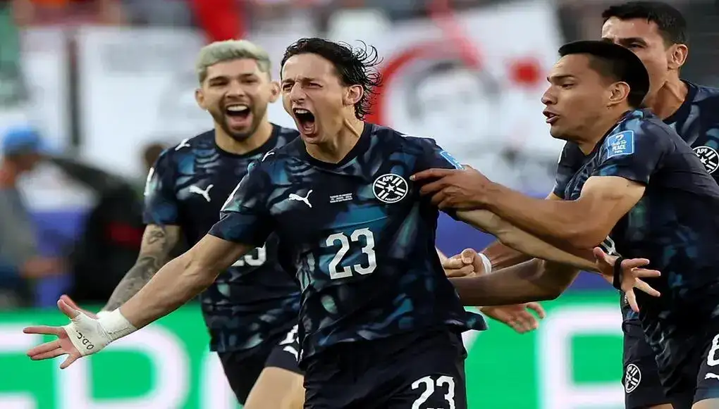 FOTOGRAFÍA. SANTA CLARA (SAN FRANCISCO) ESTADO DE CALIFORNIA (ESTADOS UNIDOS DE AMÉRICA, EEUU), 19 DE JUNIO DE 2026. Paraguay se impone a Turquía y seguirá peleando 0-1. Matías Galarza (c) de Paraguay celebra tras anotar el gol del triunfo 1-0 ante Turquía en el Mundial 2026. Efe