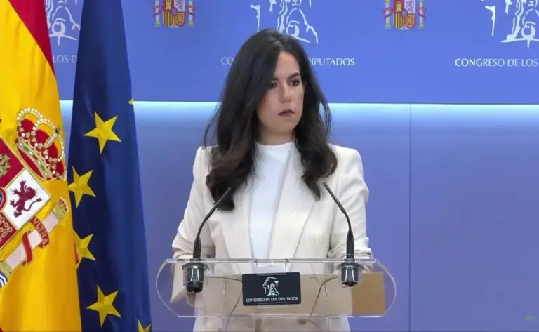 FOTOGRAFÍA. MADRID (ESPAÑA), 02 DE JUNIO DE 2026. La portavoz del Grupo Parlamentario de VOX en el Congreso de los Diputados, María José Rodríguez de Millán Parro (Pepa Millán), ofrece una rueda de prensa en el Palacio del legislativo de España, posterior a la reunión de los portavoces de la cámara baja española, este martes. Lasvocesdelpueblo (Ñ Pueblo)