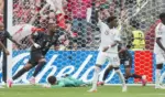 FOTOGRAFÍA. VANCOUVER (CANADÁ), 18 DE JUNIO DE 2026. Primer triunfo mundialista de Canadá ante Catar 6-0. Cyle Larin (i), de Canadá, celebra su gol ante Catar en partido del Mundial 2026 en Vancouver. Efe