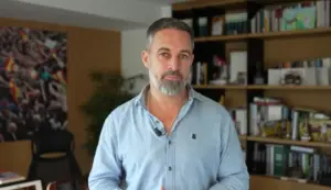 FOTOGRAFÍA. MADRID (ESPAÑA), 22 DE JUNIO DE 2026. Prisión Ábalos: Abascal lanza un mensaje de alerta a los españoles. El presidente de VOX y Patriots of Europe, Santiago Abascal Conde, registrado este lunes durante una declaración institucional. Lasvocesdelpueblo (Ñ Pueblo)