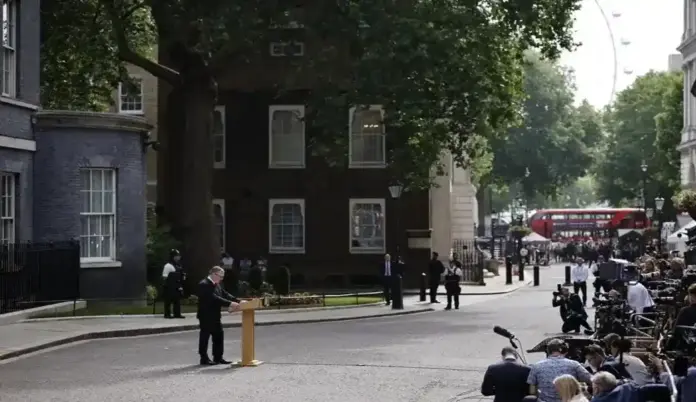 STARMER-DIMISION-2 FOTOGRAFÍA. LONDRES (REINO UNIDO), 22 DE JUNIO DE 2026. Starmer se ve forzado a dejar el poder en Reino Unido y dimite. FOTOGRAFÍA. LONDRES (REINO UNIDO), 22 DE JUNIO DE 2026. El primer ministro británico, Keir Rodney Starmer, tras realizar una declaración en Downing Street, Londres, Reino Unido, el 22 de junio de 2026. Keir Starmer ha dimitido como primer ministro del Reino Unido. Efe