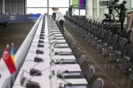 FOTOGRAFÍA. BÜERGENSTOCK (SUIZA), AÑO 2024. Pospuesta la reunión EEUU e Irán en Büergenstock (Suiza). Detalle de una imagen que muestra los preparativos llevados a cabo en el complejo turístico de Büergenstock, en Suiza, para la Cumbre por la Paz en Ucrania celebrada en 2024. Efe