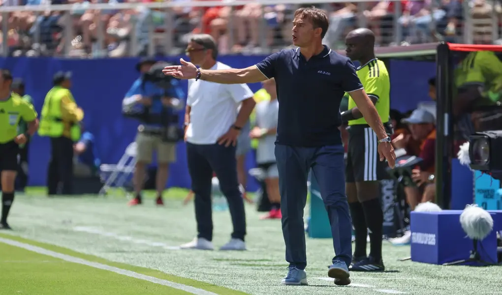 FOTOGRAFÍA. SANTA CLARA (ESTADO DE CALIFORNIA) ESTADOS UNIDOS DE AMÉRICA, EEUU, 13 DE JUNIO DE 2026. Seriedad y resistencia de Catar ante Suiza (1-1). El seleccionador de Catar, el español Julen Lopetegui, durante el partido del grupo B del Mundial de 2026 ante Suiza en el estadio Levi's en Santa Clara (Estados Unidos). Efe