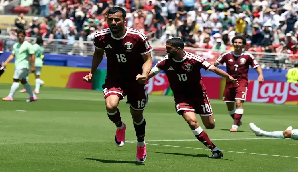 FOTOGRAFÍA. SANTA CLARA (ESTADO DE CALIFORNIA) ESTADOS UNIDOS DE AMÉRICA, EEUU, 13 DE JUNIO DE 2026. Seriedad y resistencia de Catar ante Suiza (1-1). Boualem Khoukhi, de Catar (16) anotó el gol que le dio el empate 1-1 a su equipo en el debut en el Mundial 2026 ante Suiza. Efe