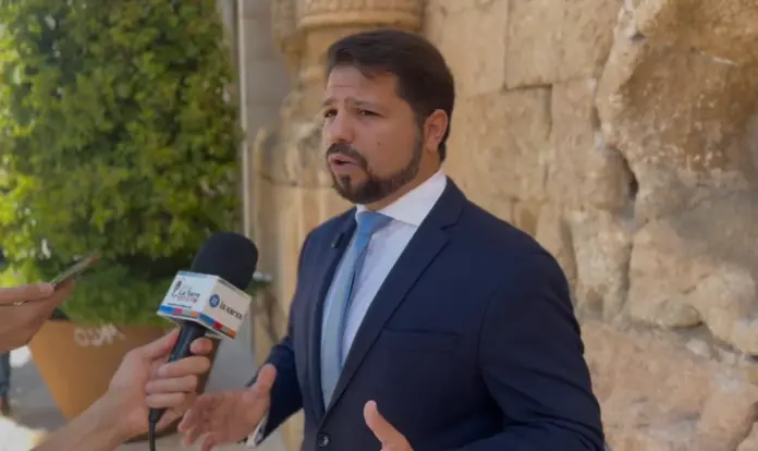VOX pide suspender el Pleno de investidura en Torredembarra, Javier Ramírez Gutiérrez FOTOGRAFÍA. TORREDEMBARRA (TARRAGONA) CATALUÑA (ESPAÑA), 13 DE JUNIO DE 2026. VOX pide suspender el Pleno de investidura en Torredembarra. El portavoz del Grupo Municipal de VOX en el Ayuntamiento de Torredembarra y diputado número dos de VOX por Tarragona al Parlamento de Cataluña, Javier Ramírez Gutiérrez. Lasvocesdelpueblo (Ñ Pueblo)