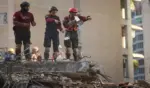 FOTOGRAFÍA. CARACAS (VENEZUELA), 27 DE JUNIO DE 2026. Venezuela: 1.430 fallecidos, 3.238 heridos y 3.142 familias damnificadas. Decenas de personas fueron captadas este 27 de junio realizando labores de rescate, en una zona afectada por los terremotos del pasado sábado, en Caracas (Venezuela). Efe