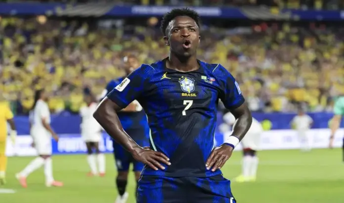 FOTOGRAFÍA. FILADELFIA (ESTADO DE PENSILVANIA) ESTADOS UNIDOS DE AMÉRICA, EEUU, 19 DE JUNIO DE 2026. Vinícius Jr irrumpe en la victoria de Brasil contra Haití. El delantero brasileño Vinicius Junior celebra un gol junto a sus compañeros durante el partido de la Copa Mundial 2026 frente a Haití, en Filadelfia, EEUU. Efe