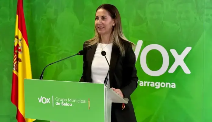 FOTOGRAFÍA. SALOU (TARRAGONA) CATALUÑA (ESPAÑA), 16 DE JUNIO DE 2026. ¿Por qué Granados dificulta el acceso a factura de la trama del PSOE en Salou? La portavoz de VOX en el Ayuntamiento de Salou, Ana Belén Rodríguez Ros, registrada en una sede de su formación en Tarragona, Comunidad Autónoma de Cataluña, España. Lasvocesdelpueblo (Ñ Pueblo)