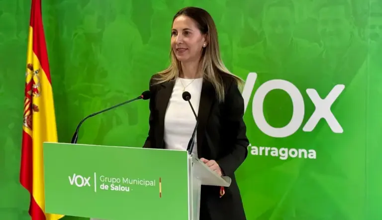 FOTOGRAFÍA. SALOU (TARRAGONA) CATALUÑA (ESPAÑA), 16 DE JUNIO DE 2026. ¿Por qué Granados dificulta el acceso a factura de la trama del PSOE en Salou? La portavoz de VOX en el Ayuntamiento de Salou, Ana Belén Rodríguez Ros, registrada en una sede de su formación en Tarragona, Comunidad Autónoma de Cataluña, España. Lasvocesdelpueblo (Ñ Pueblo)