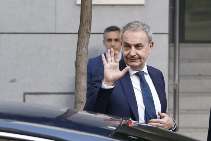 ZAPATERO, AUDIENCIA Nacional, zapatero investigado por corrupción (3) FOTOGRAFÍA. MADRID (ESPAÑA), 17 DE JUNIO DE 2026. Zapatero llega a las 8:49 horas a la Audiencia Nacional como investigado. El expresidente del Gobierno de España y exsecretario general del Partido Socialista (PSOE), José Luis Rodríguez Zapatero, llega a la Audiencia Nacional para declarar como investigado por liderar, presuntamente, una red de tráfico de influencias en favor de la aerolínea Plus Ultra, y ante las sospechas sobre las joyas de 1,3 millones de euros halladas en su oficina. Efe