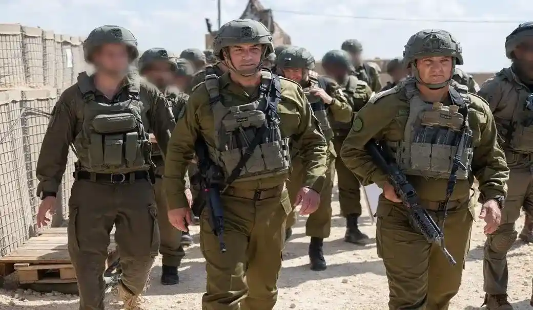 FOTOGRAFÍA. GAZA (FRANJA DE GAZA), 07 DE JUNIO DE 2026. Zamir garantiza en Gaza que Israel va a desarmar a Hamás. El Jefe del Estado Mayor de Israel, el general Eyal Zamir; realizó hoy, domingo 7 de junio de 2026, una visita al sector de Gaza, acompañado del comandante de la Región Sur, el brigadier Yaniv Asor; el comandante de la División Gaza (143), el brigadier Liron Batito; y los comandantes de brigadas y batallones. Lasvocesdelpueblo (Ñ Pueblo)