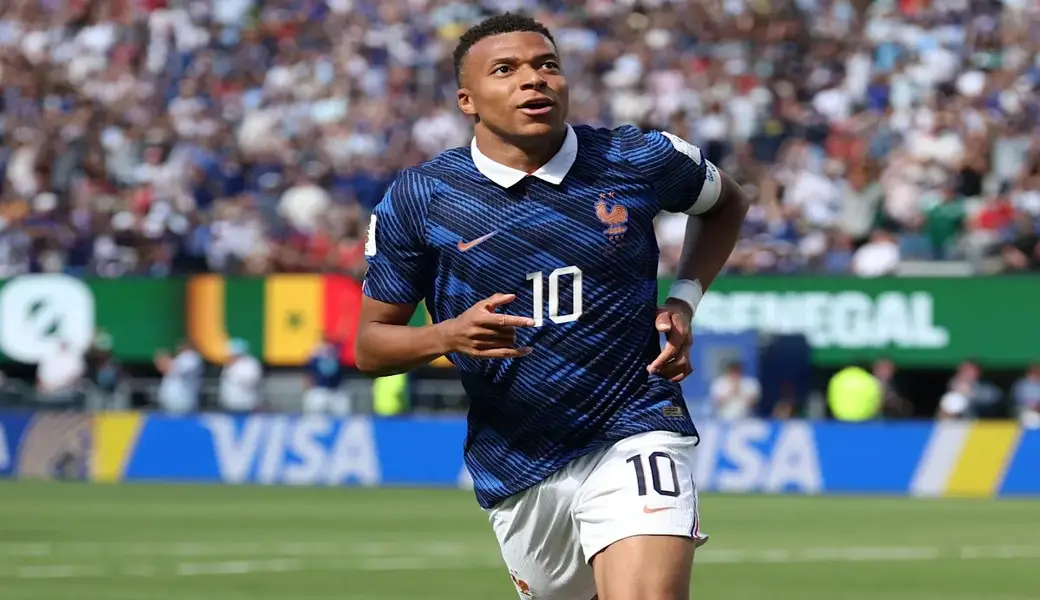 FOTOGRAFÍA. JEAST RUTHERFOR (ESTADOS UNIDOS DE AMÉRICA, EEUU), 16 DE JUNIO DE 2026. La dupla Olise-Mbappé desatasca un Francia - Senegal espeso de los galos 3-1. Kylian Mbappe celebra este martes su primer gol en el Mundial de 2026 que destrabó el partido con Senegal al cierre de la primera jornada del Grupo I en el estadio MetLife de Nueva Jersey. Efe