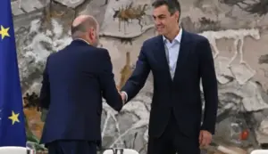FOTOGRAFÍA. MADRID (ESPAÑA), 17 DE JUNIO DE 2026. Pedro Sánchez: Hay cuatro años por delante. El jefe del Ejecutivo español y secretario general del Partido Socialista (PSOE), Pedro Sánchez Pérez-Castejón (d), preside la tercera reunión de la Comisión Interministerial para la preparación y organización del Mundial de Fútbol de 2030, que celebrarán conjuntamente España, Portugal y Marruecos, este miércoles en la Moncloa. Efe
