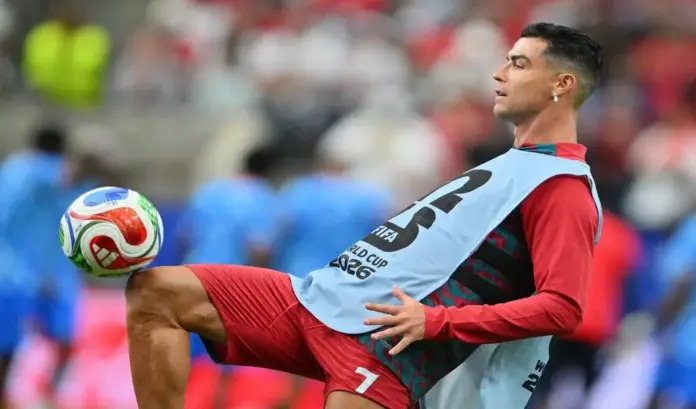 Mundial 2026 FOTOGRAFÍA. HOUSTON (ESTADOS UNIDOS DE AMÉRICA, EEUU), 17 DE JUNIO DE 2026. Claves del Día 8 del Mundial: liderato de Colombia y frustración de Cristiano Ronaldo. El portugués Cristiano Ronaldo, durante el calentamiento antes del partido del Mundial FIFA 2026 que disputaron Portugal y la República Democrática del Congo, en Houston. Efe
