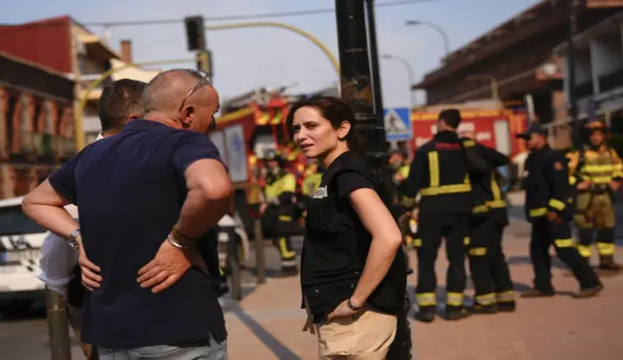 12.000 hectáreas afectadas por los incendios de la Comunidad de Madrid, Isabel Natividad Díaz Ayuso FOTOGRAFÍA. MADRID (ESPAÑA), 24 DE JULIO DE 2026. Comunidad de Madrid, Isabel Natividad Díaz Ayuso, ha elevado este viernes a 12.000 las hectáreas afectadas por los incendios forestales que asolan el suroeste de la región y ha advertido de que la situación continúa siendo «muy crítica» debido a las altas temperaturas y al fuerte viento. Además, ha informado de que 20.000 vecinos han tenido que ser evacuados y ha reclamado un mayor refuerzo de medios aéreos para combatir las llamas. Efe