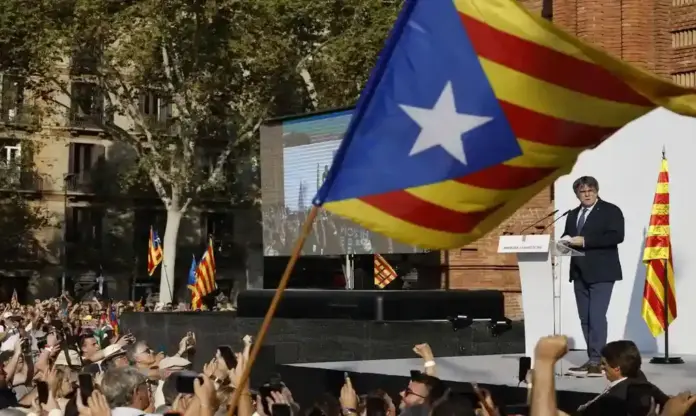 fuga de Puigdemont Mossos d'Esquadra FOTOGRAFÍA. BARCELONA (CATALUÑA) ESPAÑA, 08 DE AGOSTO DE 2024. Fuga de Puigdemont, los mossos recurren la decisión de la juez de dejarlos a las puertas de juicio. El expresidente del Govern de la Generalitat separatista de Cataluña y líder de Junts per Catalunya (JxCat), Carles Puigdemont Casamajó, en su fugaz aparición en Barcelona. Efe