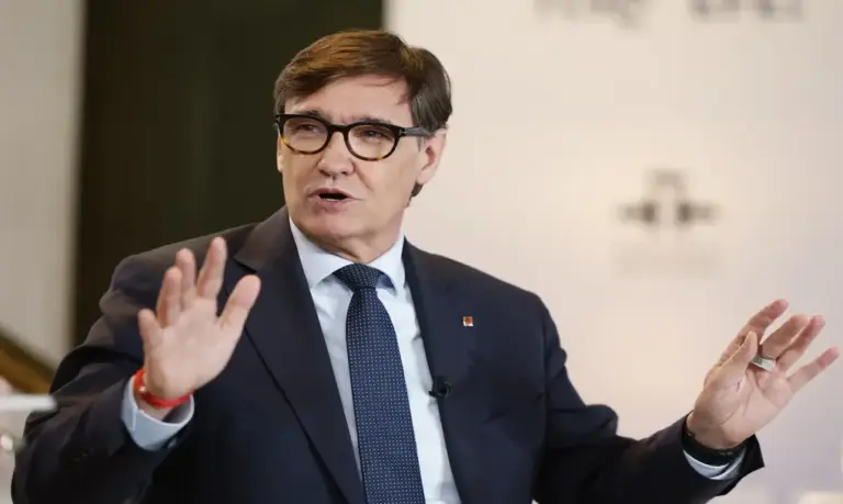 FOTOGRAFÍA. MADRID (ESPAÑA), 13 DE JULIO DE 2026. Illa: Cataluña no tiene que pedir permiso a nadie para liderar. El presidente del Govern de la Generalitat de Catalunya, Salvador Illa Roca (PSC-PSOE ), durante una nueva entrega de 'Los Desayunos' de Radio Televisión Española (RTVE) y la Agencia Efe que se celebra en la sede del Instituto Cervantes en Madrid este lunes, 13 de julio de 2026. Efe