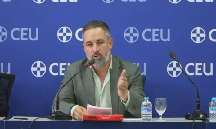FOTOGRAFÍA. MADRID (ESPAÑA), 08 DE JULIO DE 2026. Abascal exige elecciones inmediatas y transparentes en España. El líder de Patriots of Europe y de VOX, Santiago Abascal Conde, ha clausurado este miércoles el Curso de verano "Demografía e Inmigración: El destino en juego", organizado por el CEU, donde ha advertido de que España afronta una "invasión migratoria" promovida desde el poder. Lasvocesdelpueblo (Ñ Pueblo)