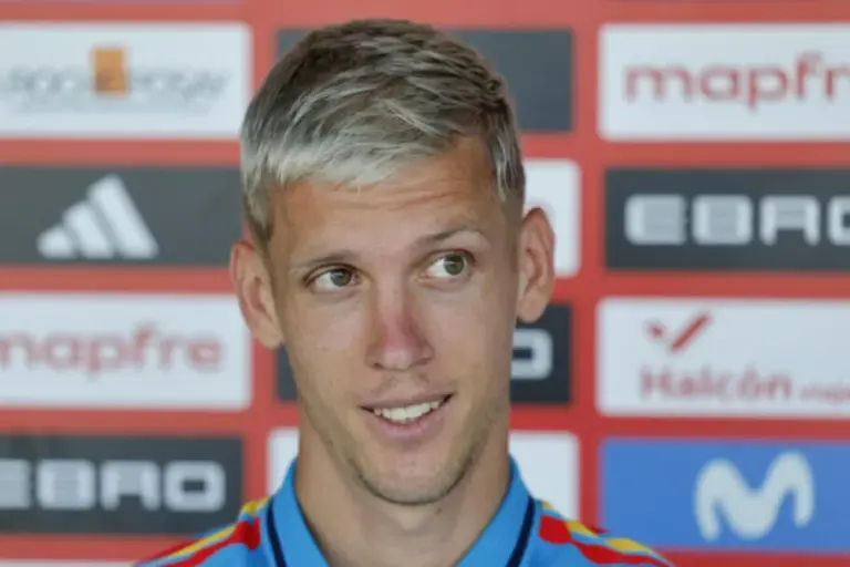 FOTOGRAFÍA. FECHA Y LUGAR RELACIONADOS CON EL CONTENIDO: TERRASSA (BARCELONA) CATALUÑA (ESPAÑA), 26 DE JULIO DE 2026. El jugador de la selección española, Daniel Olmo Carvajal (Dani Olmo), dijo sobre la agresión que sufrió por parte de Roberto Fabián Ayala, miembro del equipo técnico argentino, al término de la final del pasado Mundial, que éste «falta a la verdad» y por lo tanto no hace «ninguna falta» que se disculpe. Efe