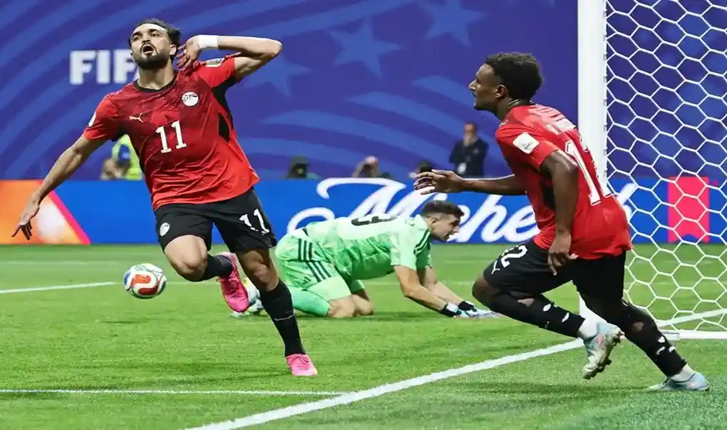 FOTOGRAFÍA. ATLANTA (ESTADOS UNIDOS DE AMÉRICA, EEUU), 07 DE JULIO DE 2026. Argentina se clasifica tras remontada ante Egipto 3-2. Mostafa Ziko, de Egipto (izquierda), marca el 0-2 durante el partido de la ronda de octavos de final del Mundial de la FIFA 2026. Efe