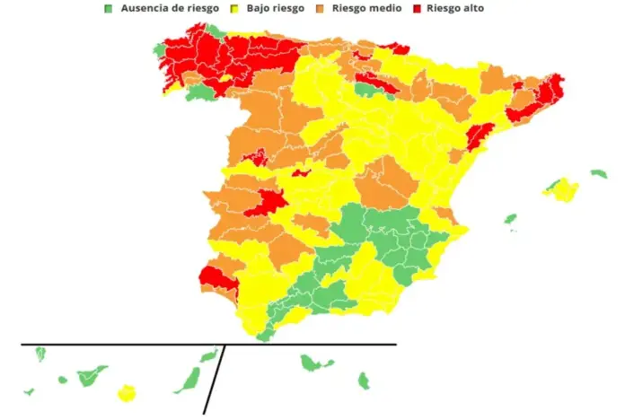 FOTOGRAFÍA. BARCELONA (CATALUÑA) ESPAÑA, 04 DE JULIO DE 2026. Aviso por ola de calor en cuadrante suroccidental, valle del Ebro y Pirineos. Detalle del mapa de niveles de riesgo para la salud por zonas de meteosalud para el aviso especial por ola de calor este sábado 4 de julio de 2026. Ministerio de Sanidad/Lasvocesdelpueblo (Ñ Pueblo)