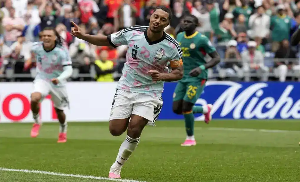 FOTOGRAFÍA. SEATTLE (ESTADO DE WASHINGTON) ESTADOS UNIDOS DE AMÉRICA EEUU, 01 DE JULIO DE 2026. Bélgica se clasifica de milagro para los octavos ante Senegal 3-2. Youri Tielemans, de Bélgica, celebra después de marcar el gol de la victoria 3-2 durante el partido de dieciseisavos de final del Mundial 2026 entre Bélgica y Senegal, en Seattle, Washington (EE.UU.). Efe
