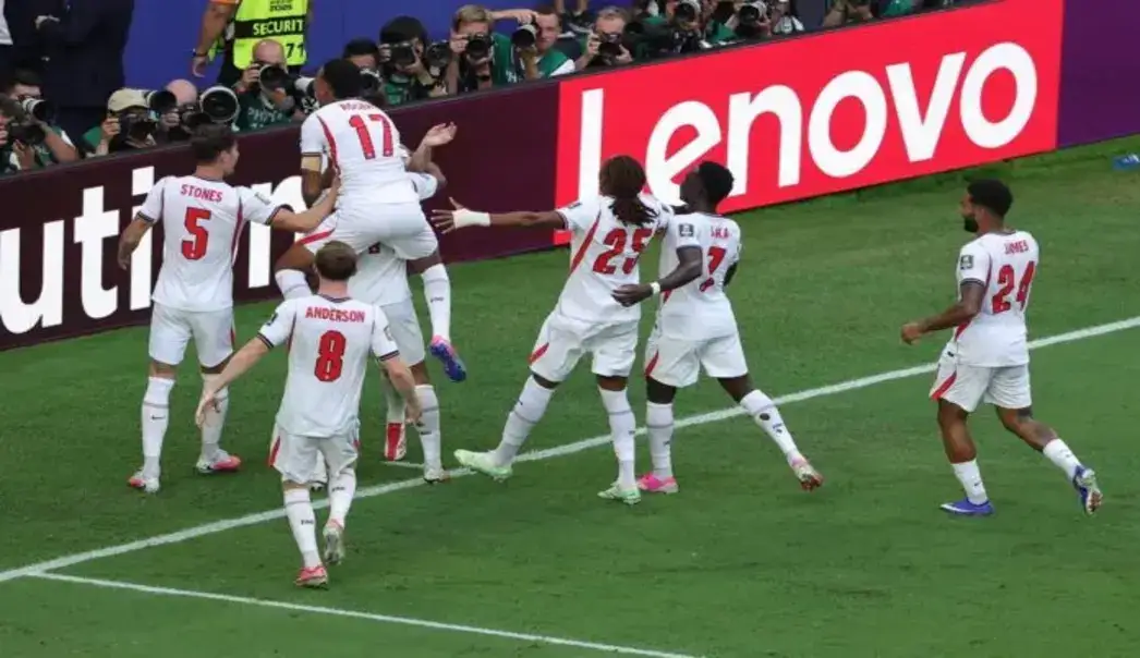 FOTOGRAFÍA. MIAMI (ESTADO DE FLORIDA) ESTADOS UNIDOS DE AMÉRICA, EEUU, 11 DE JULIO DE 2026. Bellingham aparece ante Noruega y envía a Inglaterra a semifinales 1-2. Inglaterra celebra tras el 2-1 durante el partido de cuartos de final del Mundial de la FIFA 2026 en Miami (Estado de Florida) Estados Unidos de América, EEUU. Efe