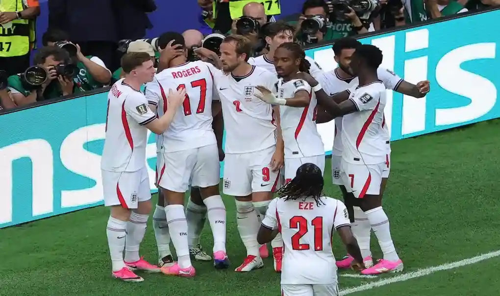 FOTOGRAFÍA. MIAMI (ESTADO DE FLORIDA) ESTADOS UNIDOS DE AMÉRICA, EEUU, 11 DE JULIO DE 2026. Bellingham aparece ante Noruega y envía a Inglaterra a semifinales 1-2. Inglaterra celebra tras el 2-1 durante el partido de cuartos de final del Mundial de la FIFA 2026 en Miami (Estado de Florida) Estados Unidos de América, EEUU. Efe