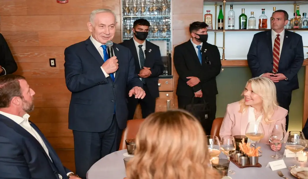 FOTOGRAFÍA. WASHINGTON (ESTADOS UNIDOS DE AMÉRICA, EEUU), 28 DE JULIO DE 2026. El primer ministro del Estado de Israel, Benjamín Netanyahu (i), y su esposa Sara Ben-Artzi (Sara Netanyahu o Sara Ben-Artzi Netanyahu) han asistido en Washington a la cena conmemorativa en honor al difunto senador estadounidense Lindsey Olin Graham (Lindsey Graham). Lasvocesdelpueblo (Ñ Pueblo)