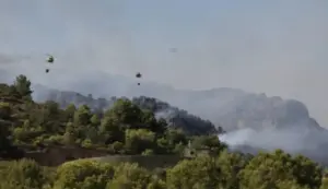 FOTOGRAFÍA. LA VALL D'UIXÒ (CASTELLÓN) COMUNIDAD VALENCIANA (ESPAÑA), 25 DE JULIO DE 2026. Calcinadas más de 45.000 hectáreas en las provincias de Madrid y Ávila. Vista del incendio de La Vall d'Uixò (Castellón), en la Comunidad Valenciana, España, este sábado. Efe