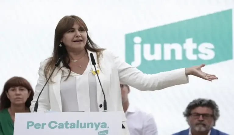 FOTOGRAFÍA. BARCELONA (CATALUÑA), FECHA RELACIONADA CON EL CONTENIDO: MADRID, 28 DE JULIO DE 2028. El Consejo de Ministros del Gobierno de Pedro Sánchez Pérez-Castejón ha acordado conceder el indulto parcial a la expresidente del Parlament de Catalunya y exlíder de Junts per Catalunya (JxCat) de Carles Puigdemont Casamajó, Laura Borràs Castanyer; por el que se le conmutará la pena de prisión de 4 años, 6 meses y 1 día que se le impuso por los delitos de prevaricación y falsedad documental cometidos cuando dirigía la Institució de les Lletres Catalanes, por otra de dos años. Efe