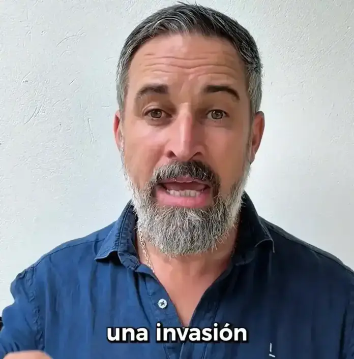 FOTOGRAFÍA. MADRID (ESPAÑA), 30 DE JULIO DE 2026. Declaraciones del presidente de VOX y de Patriots of Europe, Santiago Abascal Conde, sobre la invasión migratoria marroquí de Ceuta, iniciada desde ayer, miércoles 29 de julio de 2026. "[El presidente del Gobierno de España y secretario general del Partido Socialista (PSOE)], Pedro Sánchez Pérez-Castejón, con su regularización masiva, ha provocado una invasión de nuestra frontera que hoy están viviendo en primer lugar los españoles de Ceuta". Lasvocesdelpueblo (Ñ Pueblo)