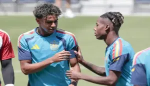 FOTOGRAFÍA. LOS ÁNGELES (ESTADO DE CALIFORNIA) ESTADOS UNIDOS DE AMÉRICA, EEUU, 09 DE JULIO DE 2026. Claves Día 30 Mundial 2026: prueba de fuego para España y temible Francia. Los jugadores Nico Williams (d) y Lamine Yamal durante un entrenamiento de la selección española de fútbol, este jueves en Los Ángeles, en la víspera del partido de cuartos de final del Mundial 2026 que le enfrenta a Bélgica. Efe