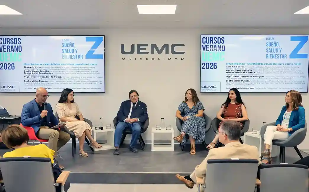 FOTOGRAFÍA. VALLADOLID (CASTILLA Y LEÓN) ESPAÑA , 09 DE JULIO DE 2026. Así se combate el insomnio: menos pantallas, menos pastillas y más hábitos saludables, según expertos en la UEMC. El Curso de Verano 'Sueño, salud y bienestar' concluye en Valladolid defendiendo un abordaje personalizado que combine cambios de hábitos, terapia psicológica y tratamiento farmacológico cuando sea necesaria. Lasvocesdelpueblo (Ñ Pueblo)