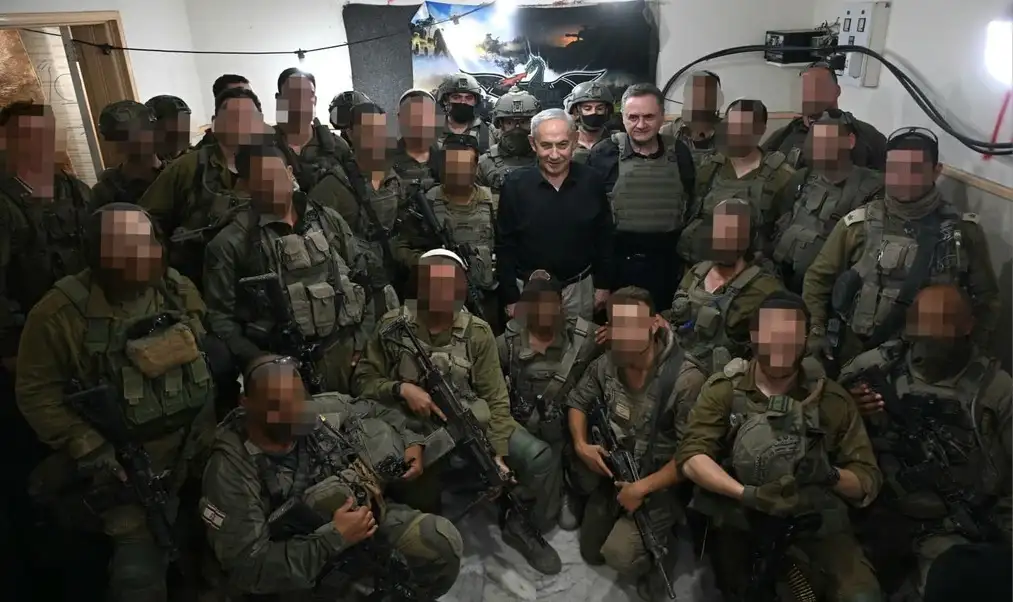 FOTOGRAFÍA. SUR DEL LÍBANO (LÍBANO), 30 DE JUNIO DE 2026. Demostración de fuerza de Netanyahu con una visita en el Líbano. El primer ministro de Israel, "Bibi" Benjamin Netanyahu; el ministro de Defensa, Israel Katz; y el subjefe del Estado Mayor, el general de división Tamir Yadai; junto al primer ministro de Israel en la visita al Líbano, estaban el Jefe del Consejo de Seguridad Nacional, Shmuel Ben Ezra; y el Secretario Militar del Primer Ministro, el Mayor General Guy Markizeno, registrados hoy durante una visita en la zona pacificada por el Estado de israel en el sur del Líbano. Lasvocesdelpueblo (Ñ Pueblo)