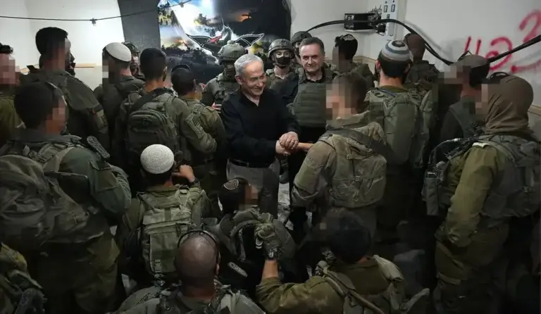 FOTOGRAFÍA. SUR DEL LÍBANO (LÍBANO), 30 DE JUNIO DE 2026. Demostración de fuerza de Netanyahu con una visita en el Líbano. El primer ministro de Israel, "Bibi" Benjamin Netanyahu; el ministro de Defensa, Israel Katz; y el subjefe del Estado Mayor, el general de división Tamir Yadai; junto al primer ministro de Israel en la visita al Líbano, estaban el Jefe del Consejo de Seguridad Nacional, Shmuel Ben Ezra; y el Secretario Militar del Primer Ministro, el Mayor General Guy Markizeno, registrados hoy durante una visita en la zona pacificada por el Estado de israel en el sur del Líbano. Lasvocesdelpueblo (Ñ Pueblo)