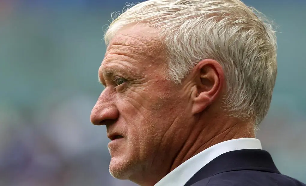 FOTOGRAFÍA. MIAMI (ESTADOS UNIDOS DE AMÉRICA, EEUU, 18 DE JULIO DE 2026. Deschamps, el mejor seleccionador galo abandona 14 años después. Didier Claude Deschamps (Didier Deschamps) — durante el partido Francia-Inglaterra 4-6 por el tercer puesto de la Copa Mundial de la FIFA 2026, disputado en el Hard Rock Stadium de Miami, Estados Unidos de América, EEUU, ante unos 64.478 espectadores— abandona el banquillo de la selección francesa con una nota negativa que no oculta que, en sus 14 años al frente del equipo, ha forjado un palmarés que le definen como el mejor seleccionador galo de todos los tiempos. Efe
