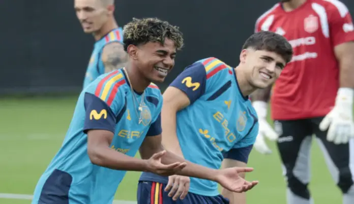 FOTOGRAFÍA. LOS ÁNGELES (ESTADO DE CALIFORNIA) ESTADOS UNIDOS DE AMÉRICA, EEUU, 09 DE JULIO DE 2026. El Barça es el club más representado entre Francia, España, Argentina e Inglaterra. Lamine Yamal y Cubarsí, en un entrenamiento de la selección española durante el Mundial. Efe