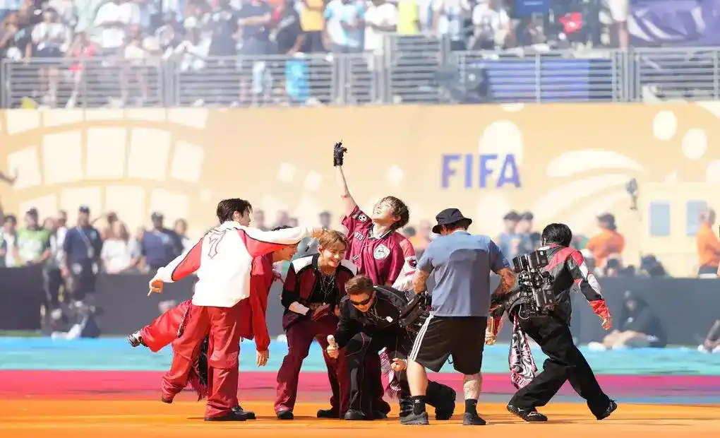 FOTOGRAFÍA. EAST RUTHERFORD (ESTADO DE NUEVA JERSEY) ESTADOS UNIDOS DE AMÉRICA, EEUU, 19 DE JULIO DE 2026. España-Argentina, final del Mundial de Shakira, Madonna, BTS y Justin Bieber. La agrupación surcoreana BTS se presenta en el show de medio tiempo este domingo, durante el partido de la final del Mundial de la FIFA 2026 entre España y Argentina en el estadio MetLife en Nueva Jersey (Estados Unidos). Efe