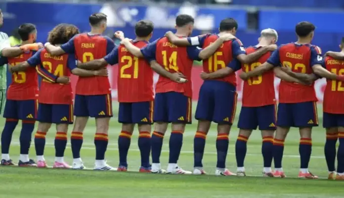 FOTOGRAFÍA. INGLEWOOD (ESTADO DE CALIFORNIA) ESTADOS UNIDOS DE AMÉRICA, EEUU, 10 DE JULIO DE 2026. España-Francia: Minuto de silencio Aniversario atentado yihadista de Niza. Los jugadores de España guardan un minuto de silencio por las víctimas de los incendios de Almería. Efe