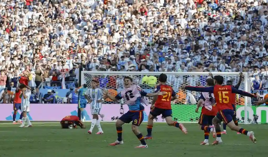 FOTOGRAFÍA. EAST RUTHERFORD (ESTADO DE NUEVA JERSEY) ESTADOS UNIDOS DE AMÉRICA, EEUU, 19 DE JULIO DE 2026. España borda en su pecho la segunda estrella ante Argentina 1-0. Jugadores de España celebran al ganar el Mundial de la FIFA 2026 este domingo, frente a Argentina en el estadio MetLife en East Rutherford (NJ, EE.UU.). Efe